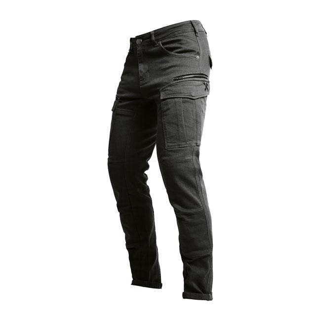Le jean de moto MRDR en détresse bleu guerre Who Decides porté par Key