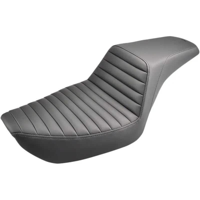 Saddlemen Step-Up Front Tuck-n-Roll pour Harley