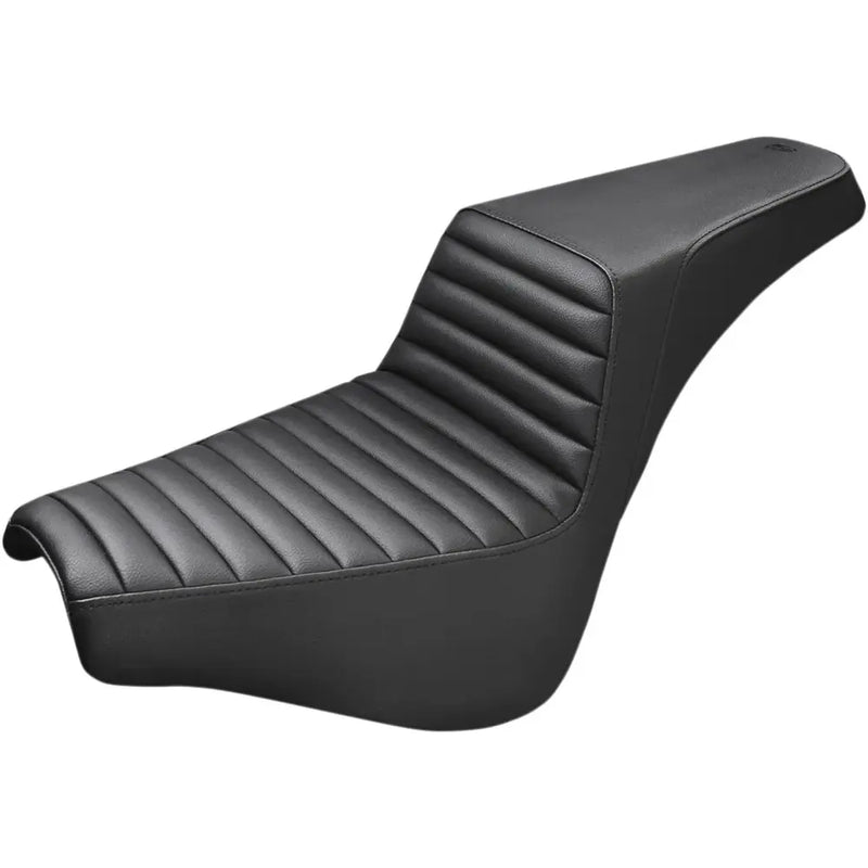 Saddlemen Step-Up Front Tuck-n-Roll pour Harley